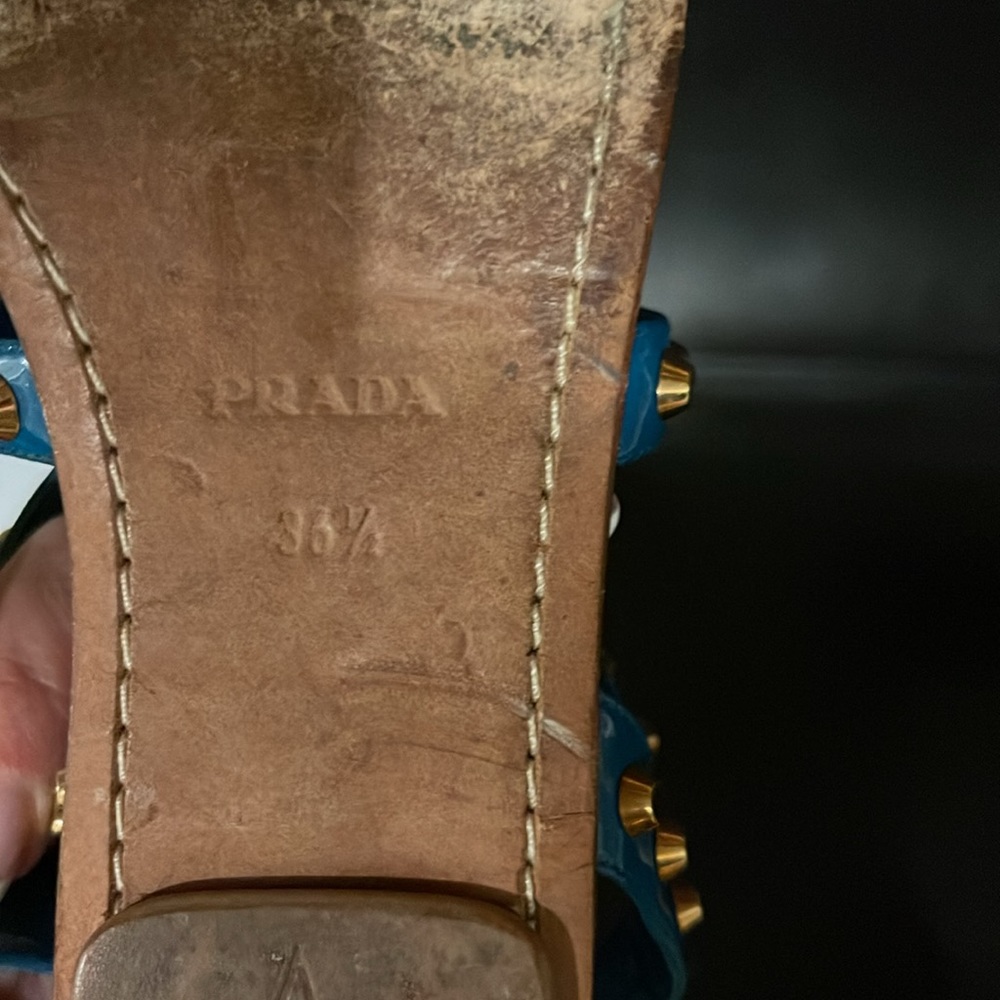 PRADA Leather sandal
36 1/2
Slightly worn 
Turquoise, Leather - Picture 6 of 6